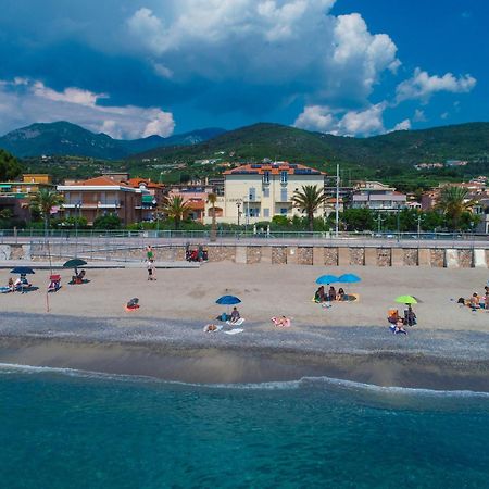 Residence Villa Carmen Fronte Mare A 50 Mt ピエトラ・リーグレ エクステリア 写真