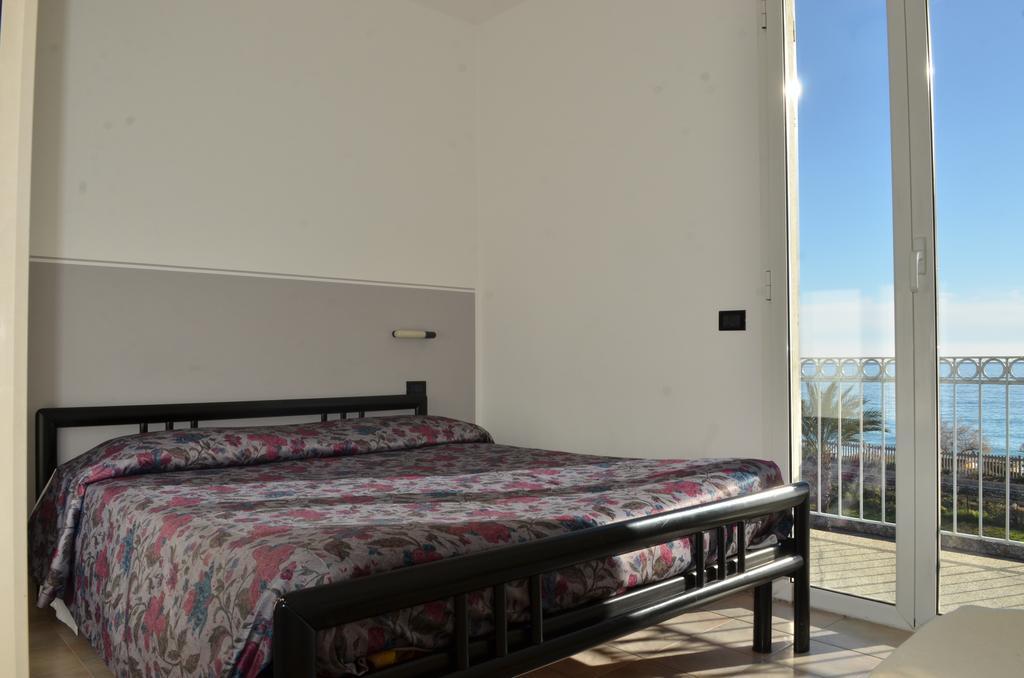 Residence Villa Carmen Fronte Mare A 50 Mt ピエトラ・リーグレ エクステリア 写真