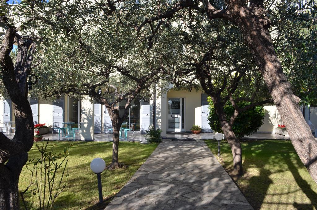 Residence Villa Carmen Fronte Mare A 50 Mt ピエトラ・リーグレ エクステリア 写真